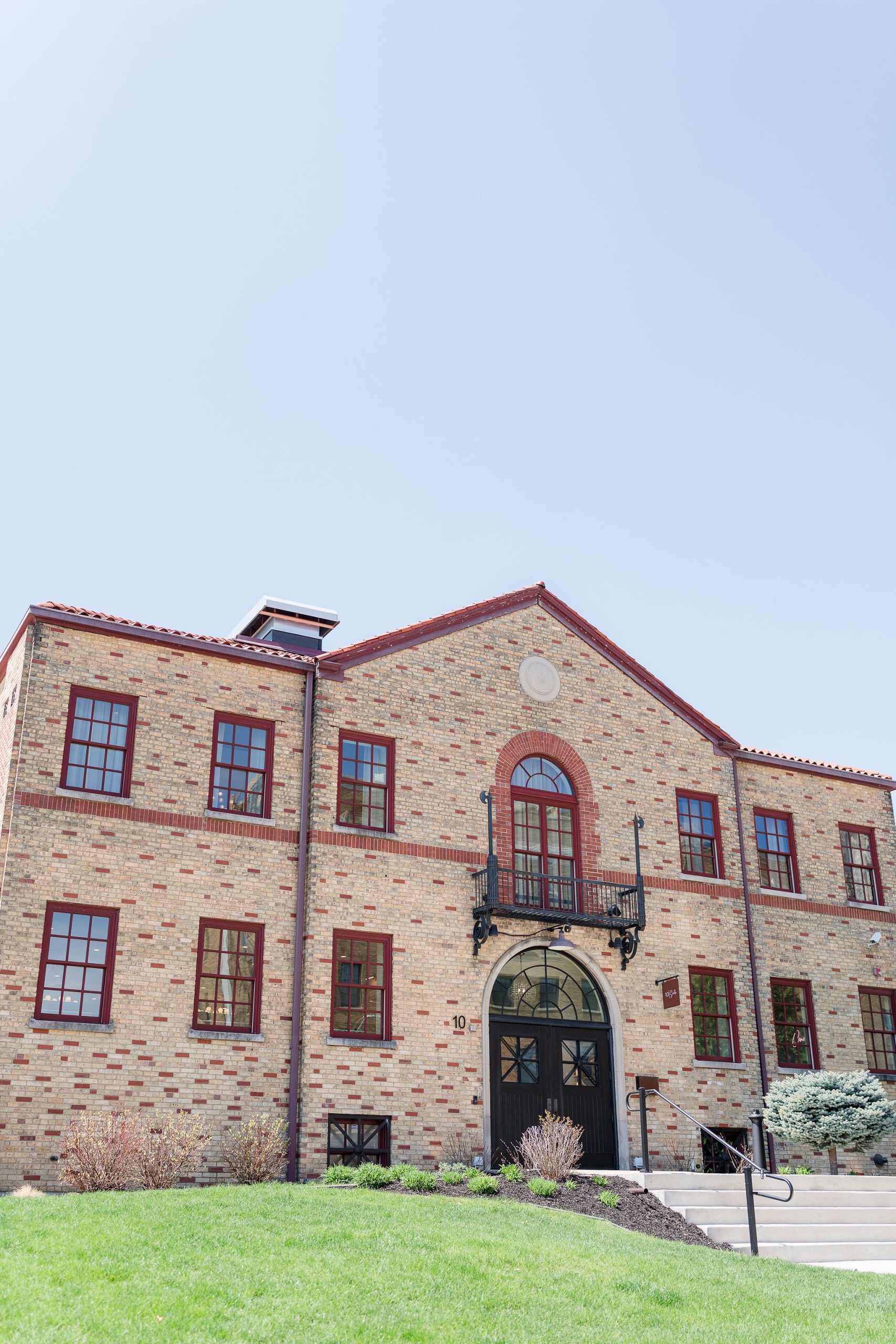 Exterior view of Mercantile Hall wedding venue in Burlington, Wisconsin on a sunny day